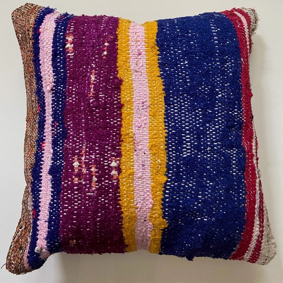 RUG DESING PILLOW COVER - Picture 2 of 3